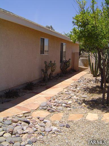 1570 N Blacklawn Avenue