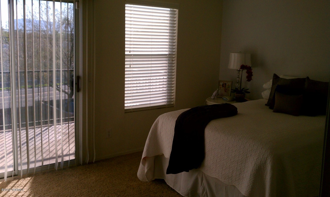 3224 N Rambling Creek Place