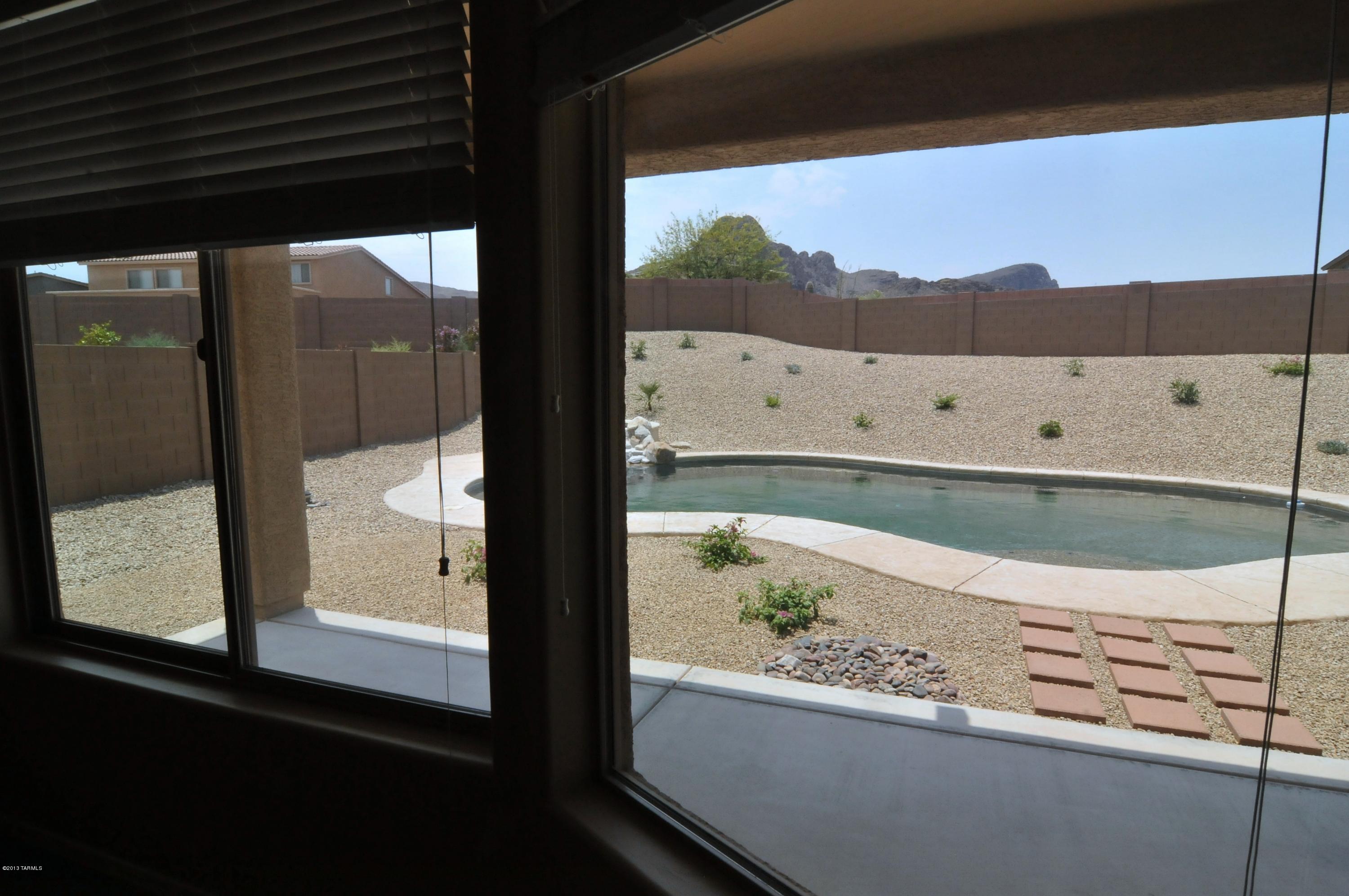 8517 N Crosswater Loop