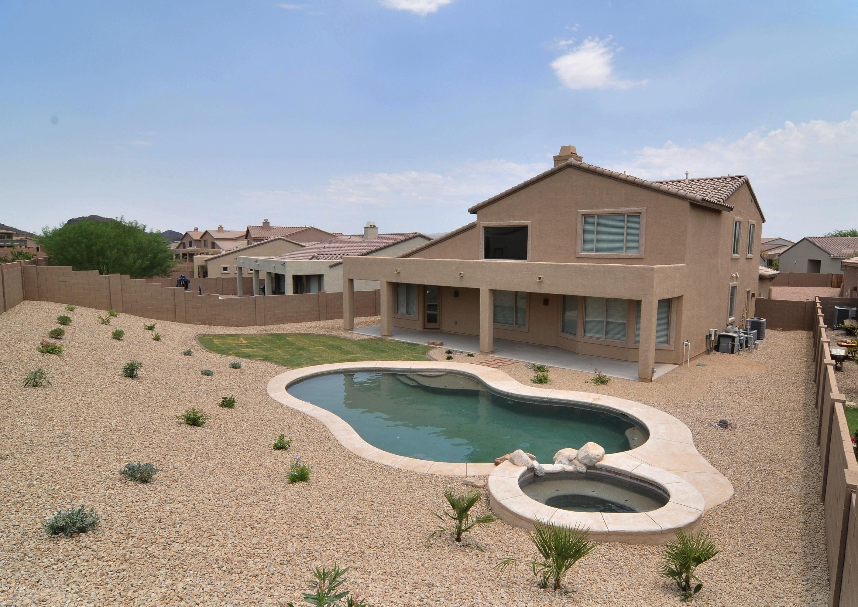 8517 N Crosswater Loop