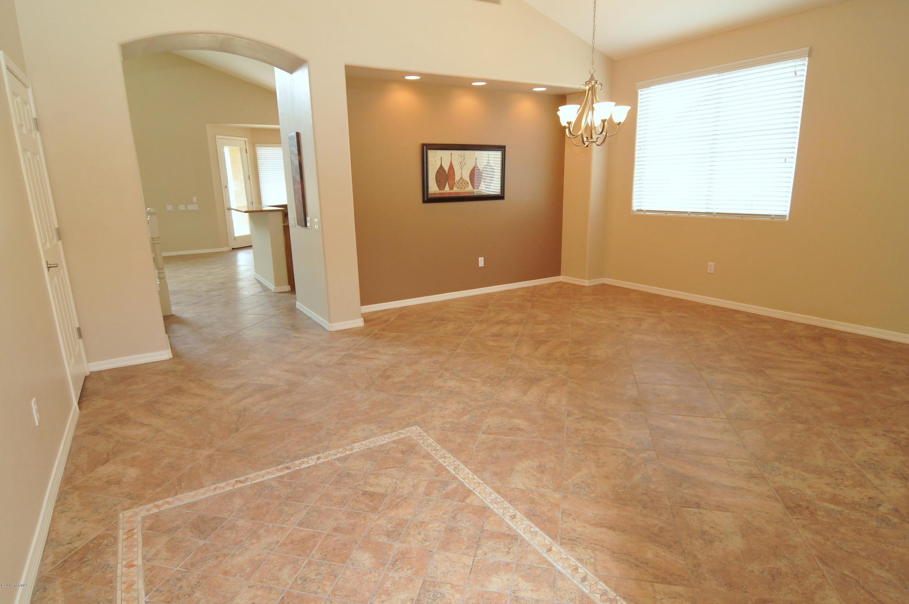 8517 N Crosswater Loop