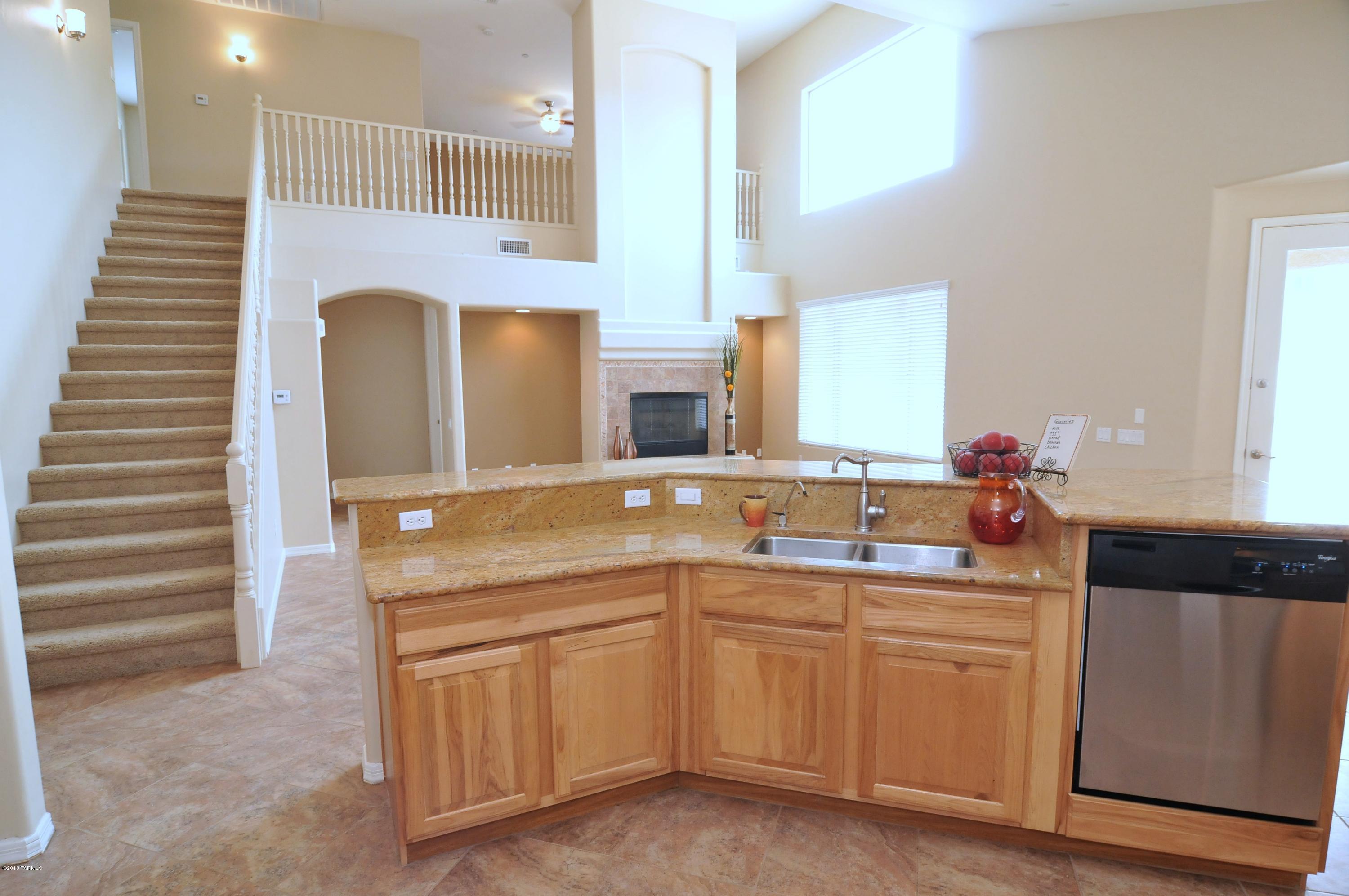 8517 N Crosswater Loop