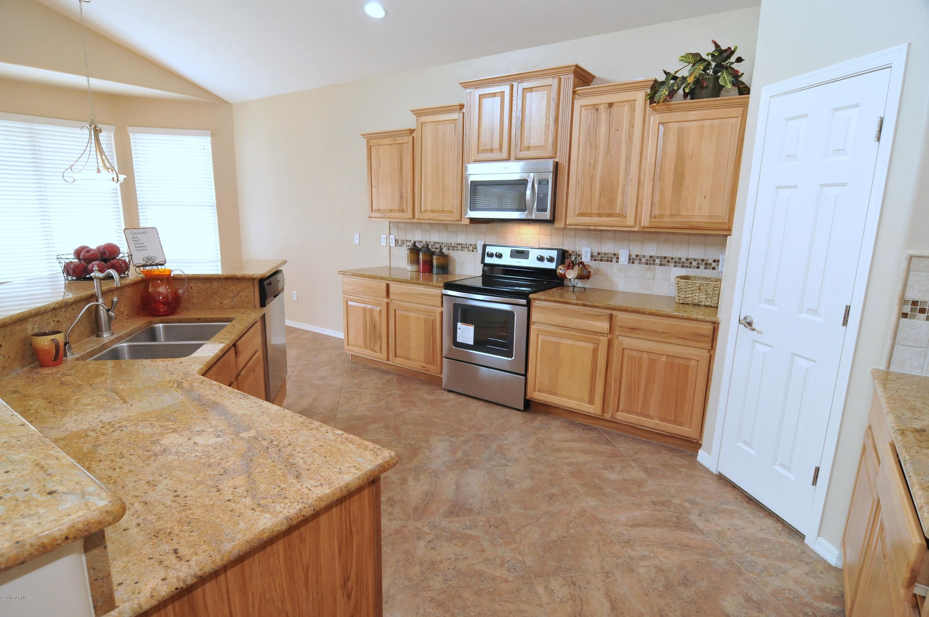 8517 N Crosswater Loop