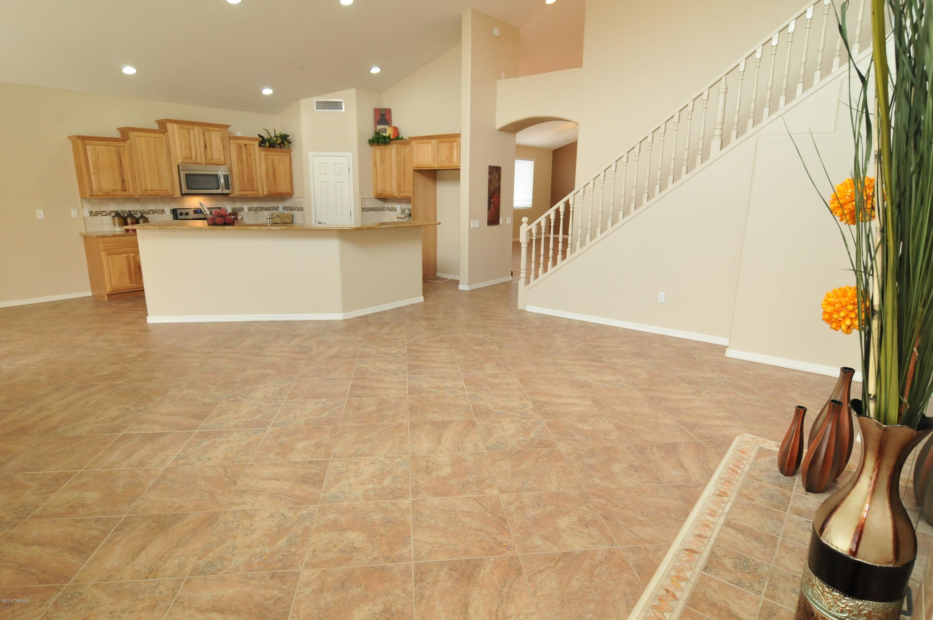 8517 N Crosswater Loop