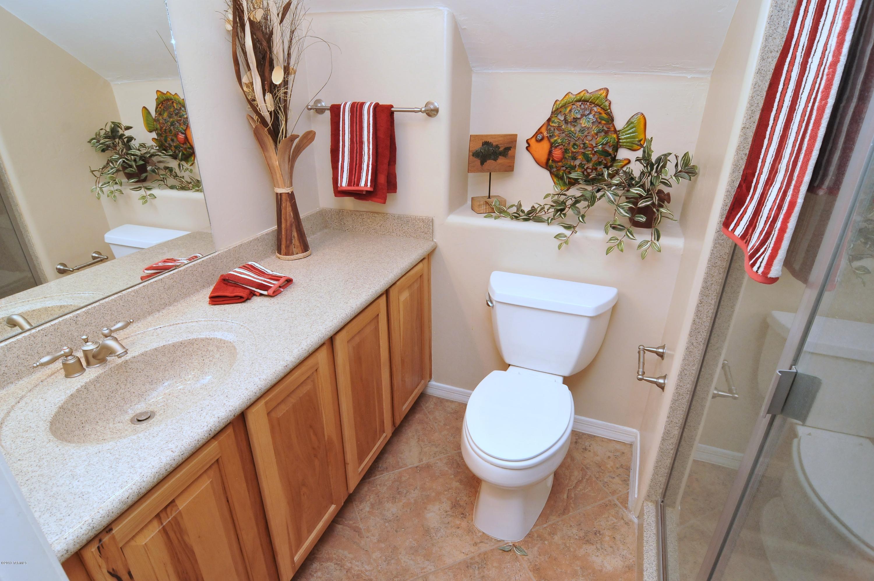 8517 N Crosswater Loop