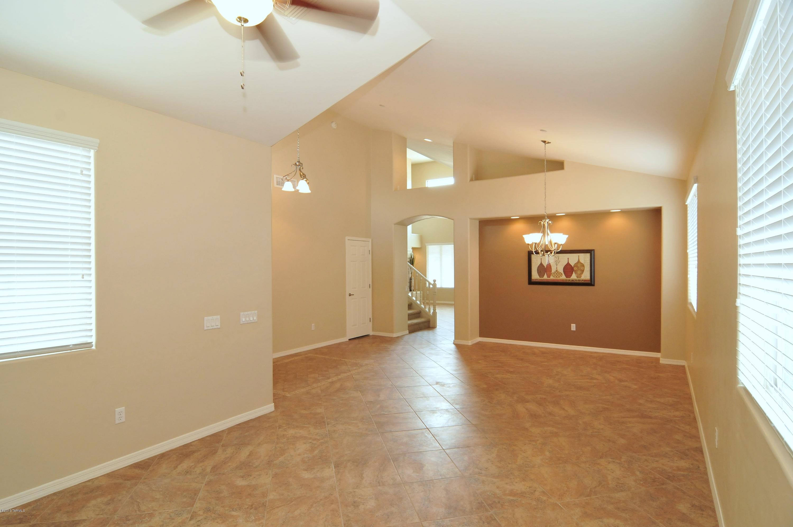 8517 N Crosswater Loop