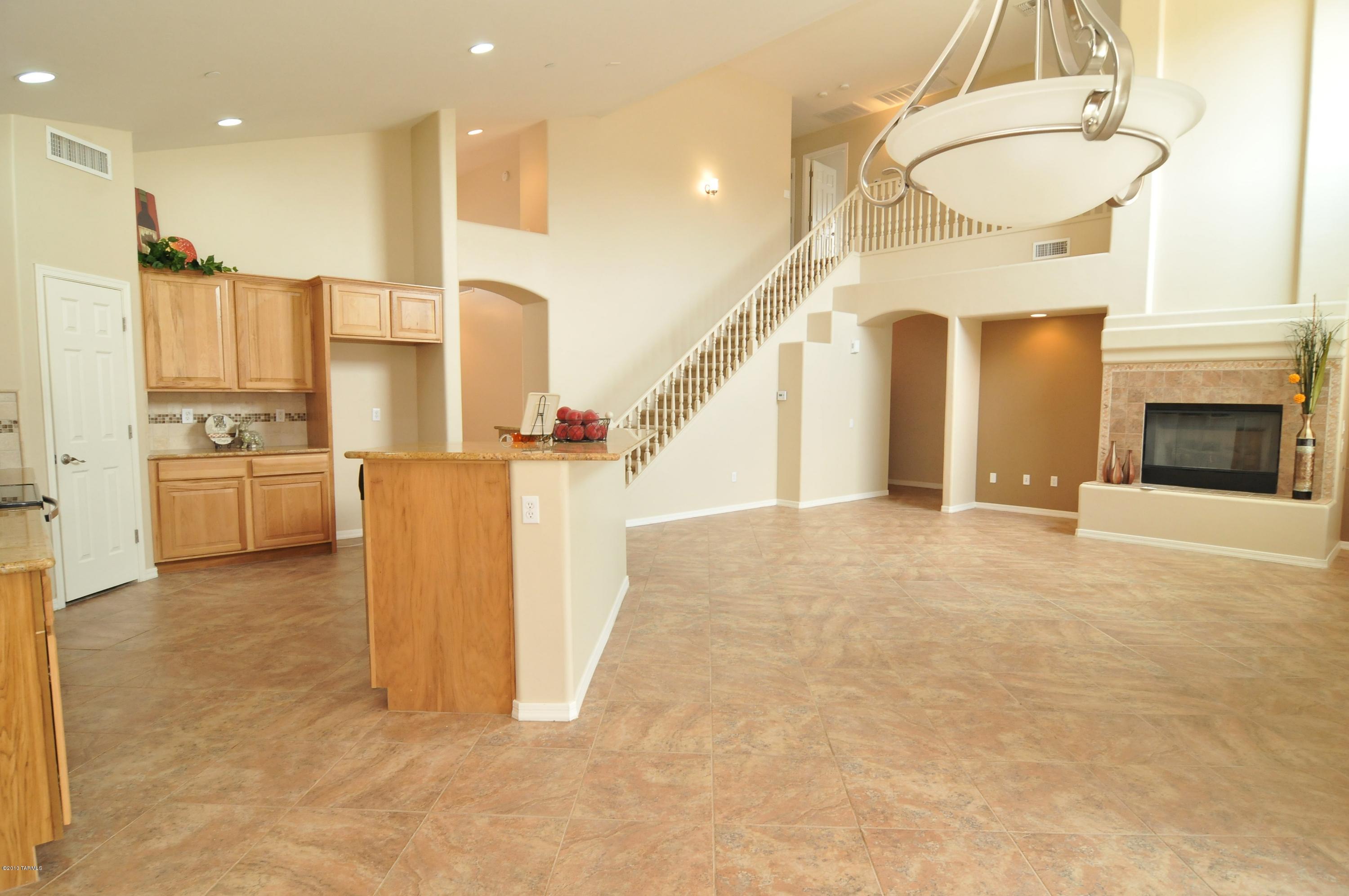 8517 N Crosswater Loop