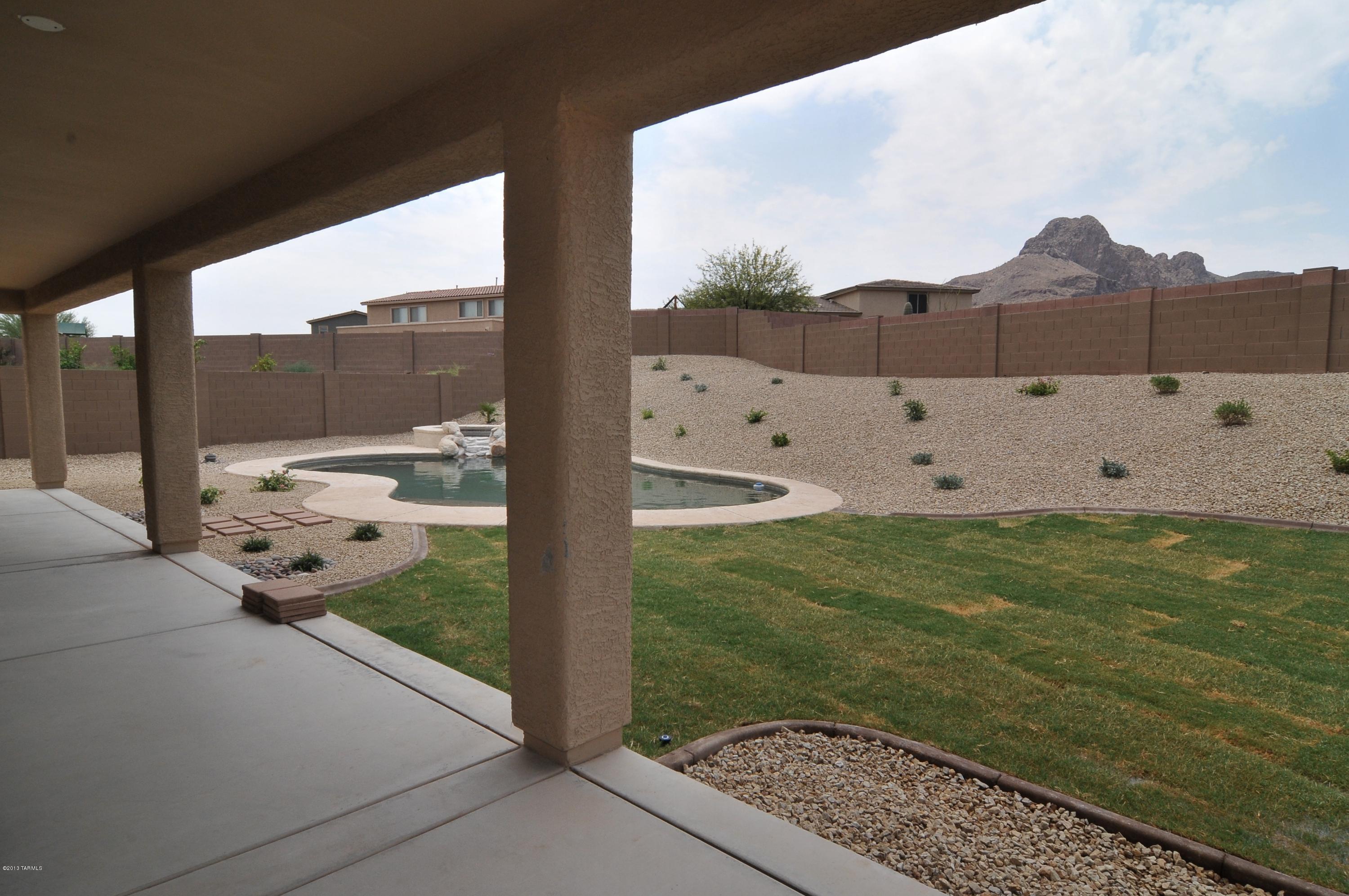 8517 N Crosswater Loop