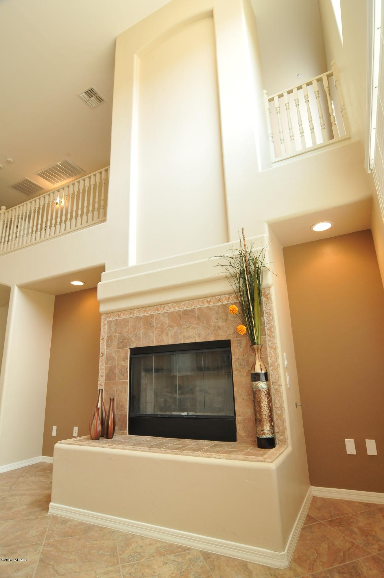 8517 N Crosswater Loop