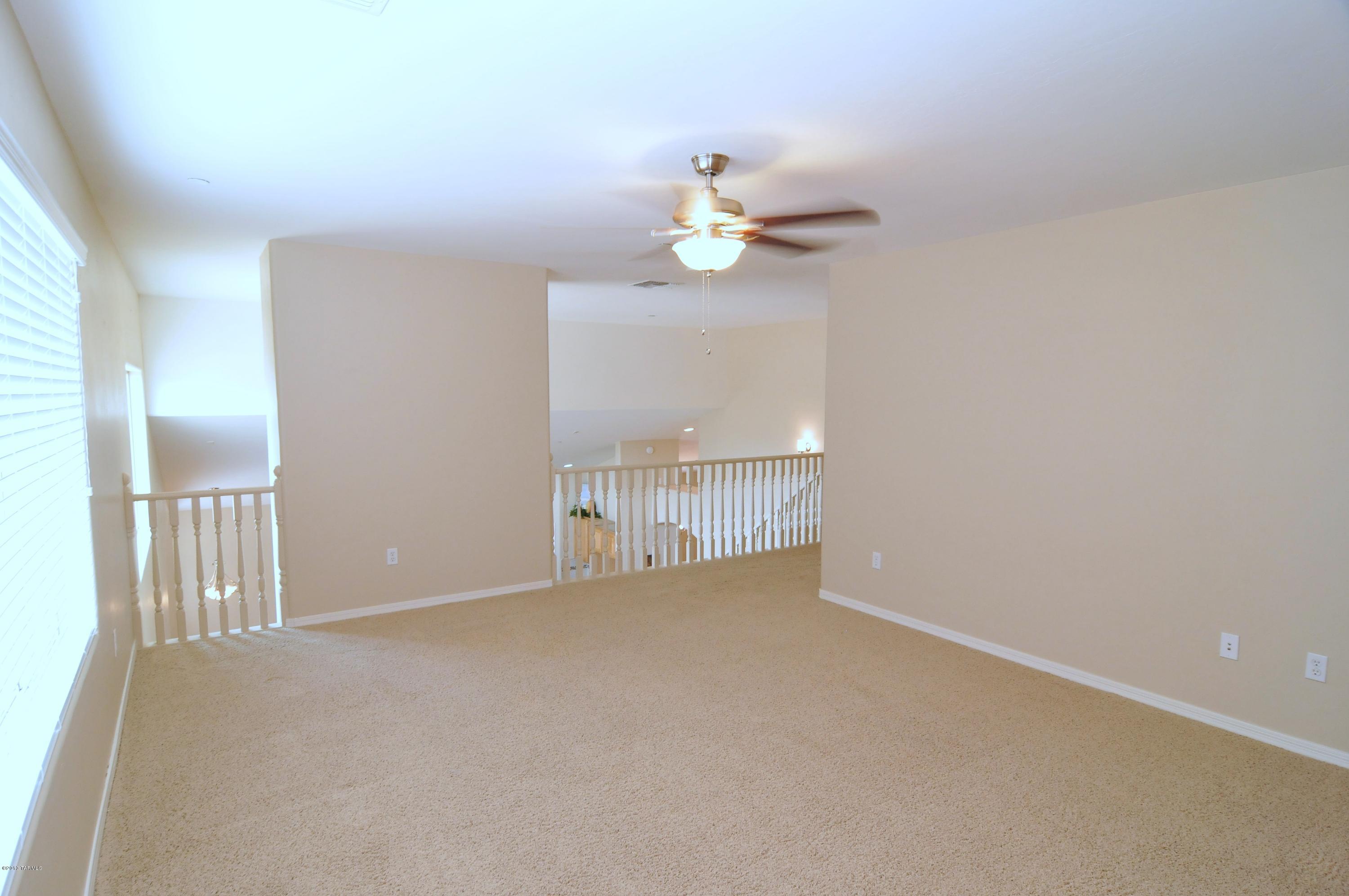 8517 N Crosswater Loop