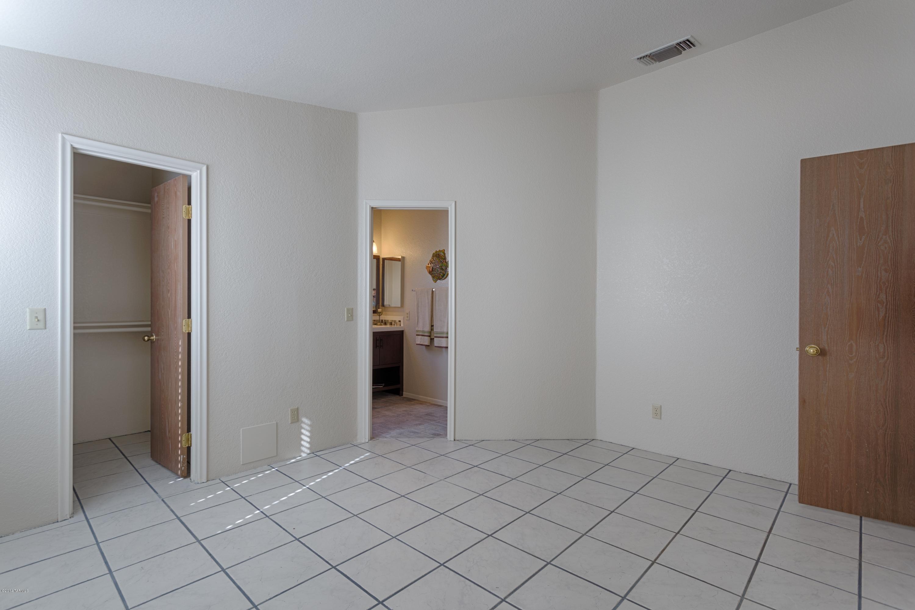 5560 N Baybrook Road