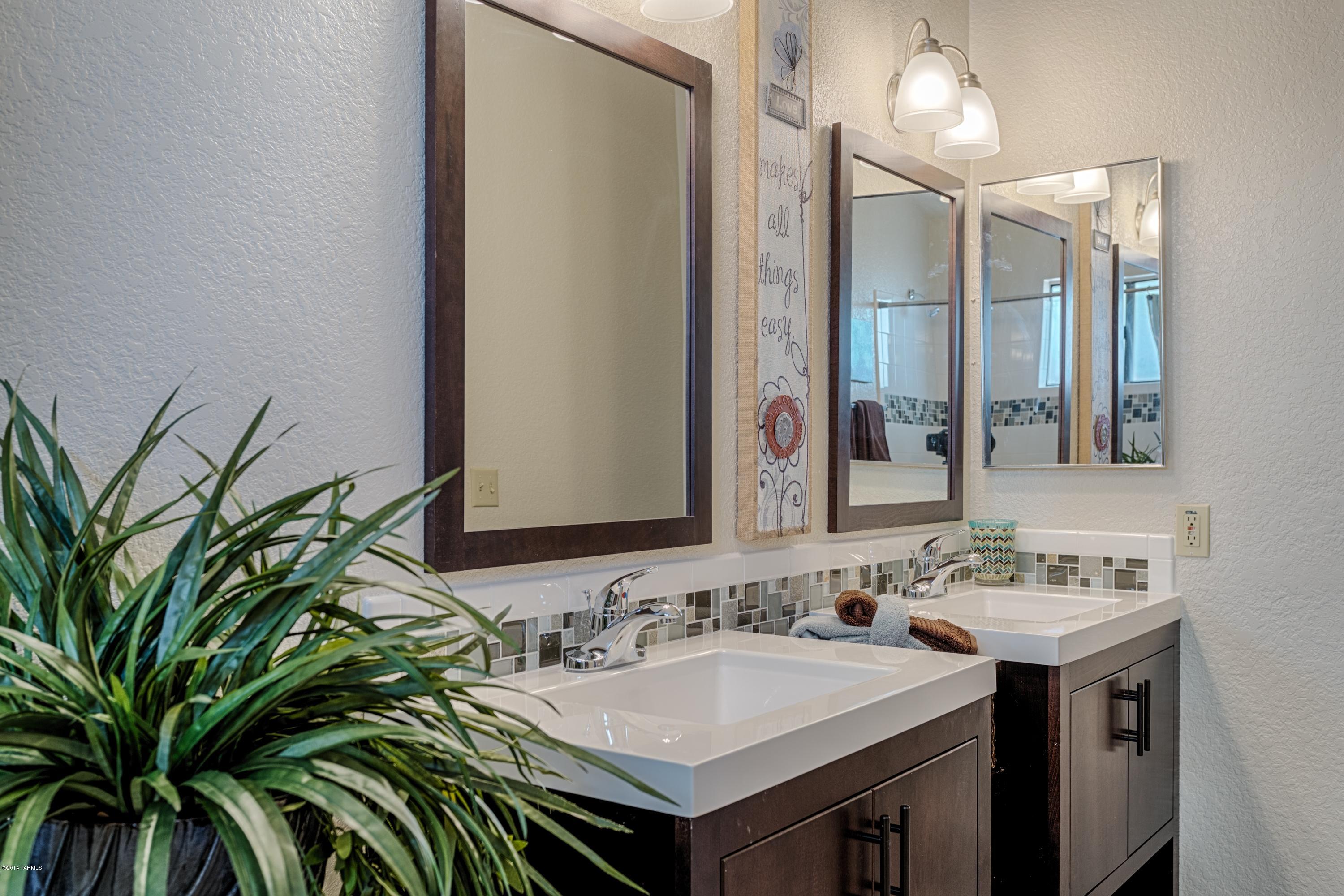 5560 N Baybrook Road