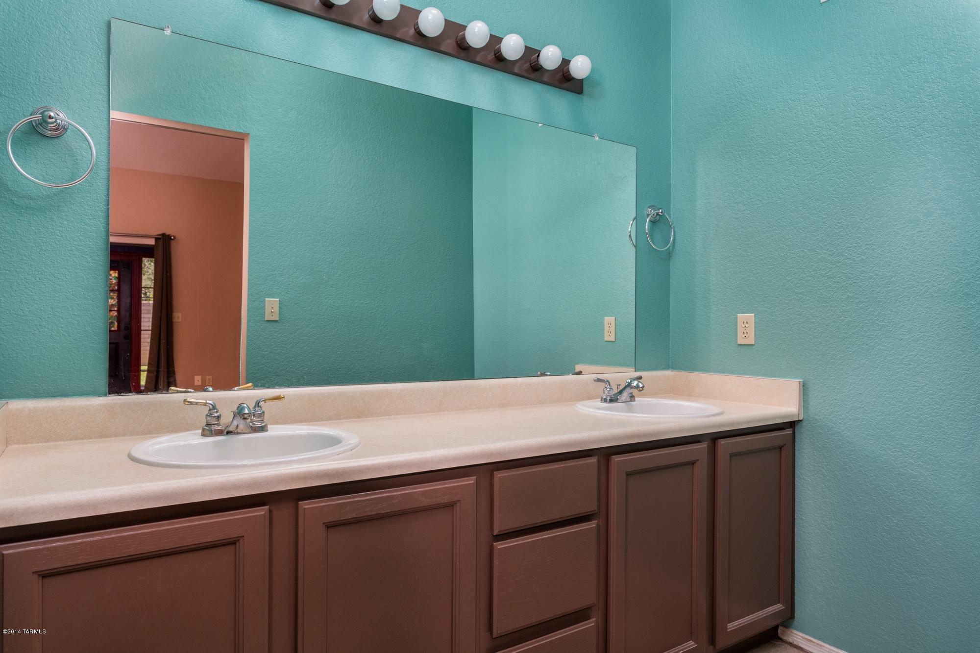 1747 S Thaxton Drive