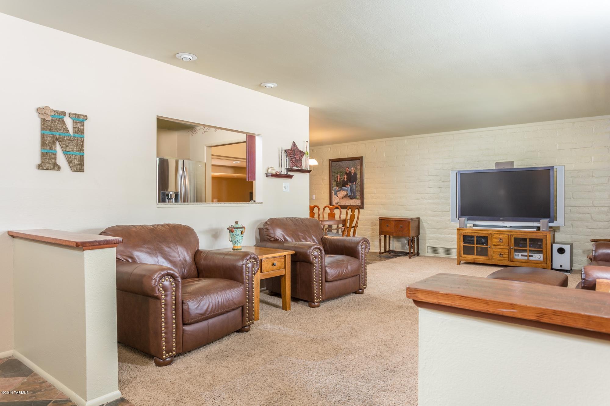 3357 N Christmas Avenue