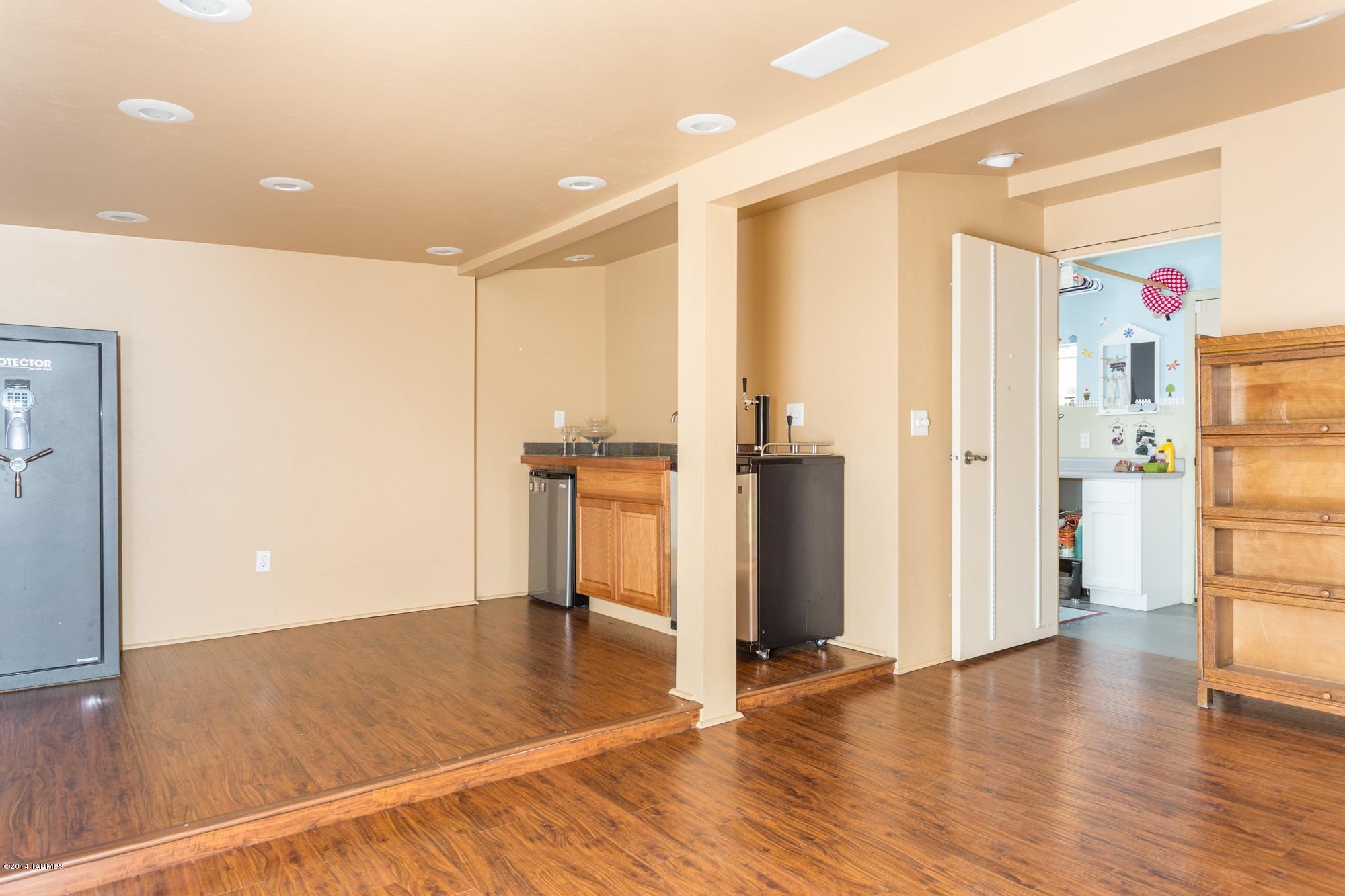 3357 N Christmas Avenue