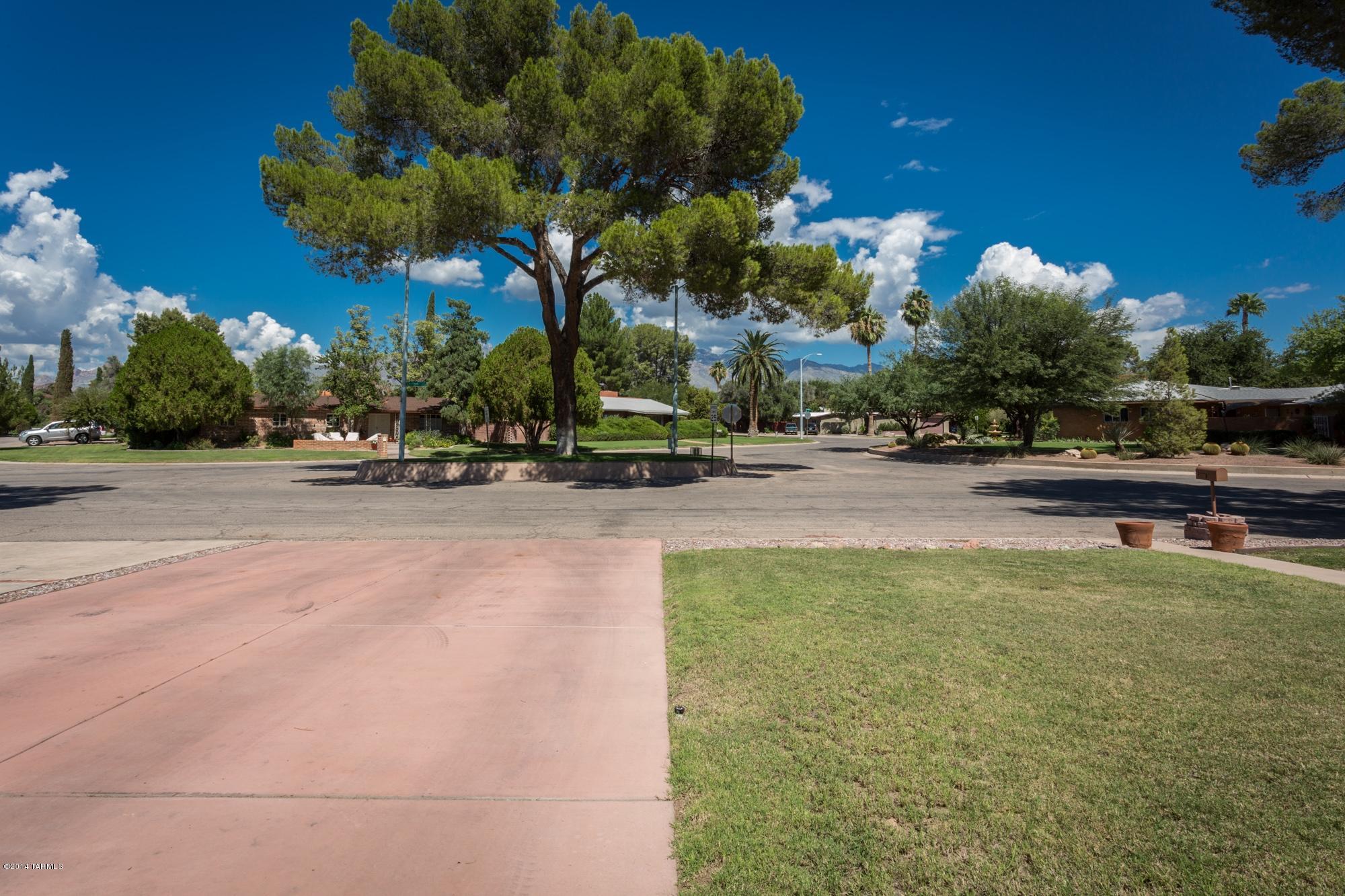 3357 N Christmas Avenue