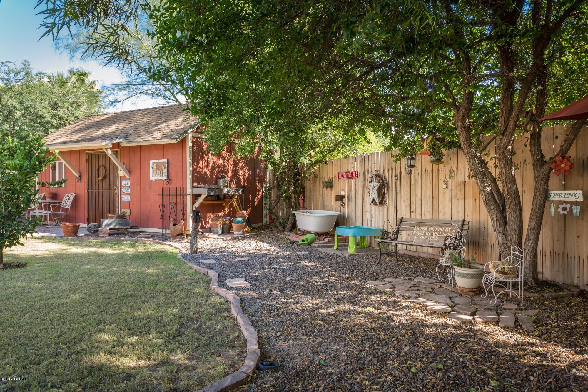 3357 N Christmas Avenue