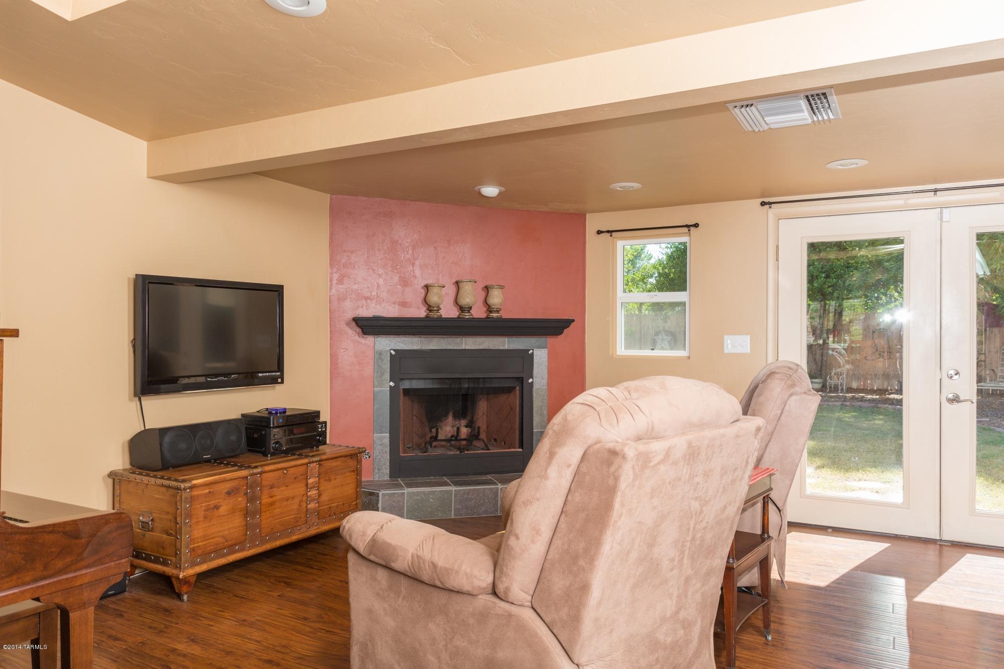 3357 N Christmas Avenue