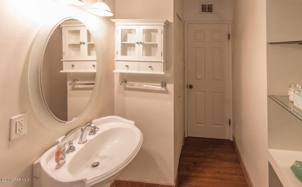 1310 E Lester Street