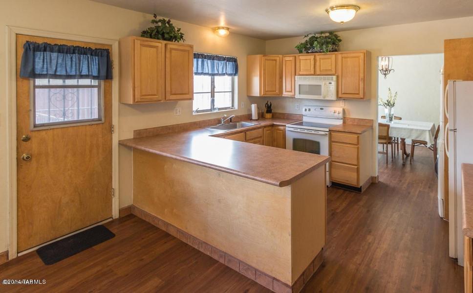 1310 E Lester Street