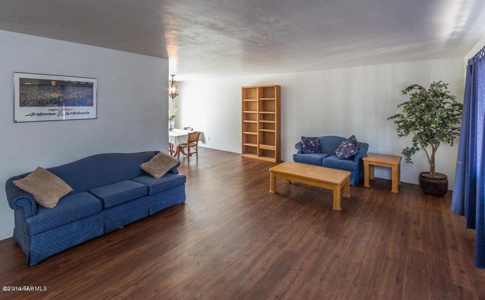 1310 E Lester Street