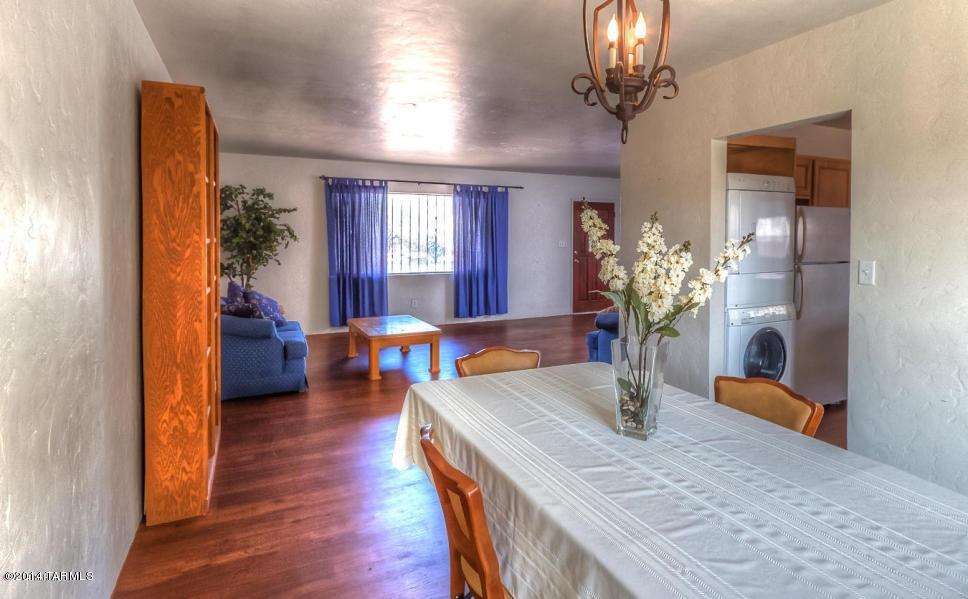 1310 E Lester Street