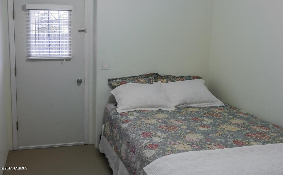 1310 E Lester Street