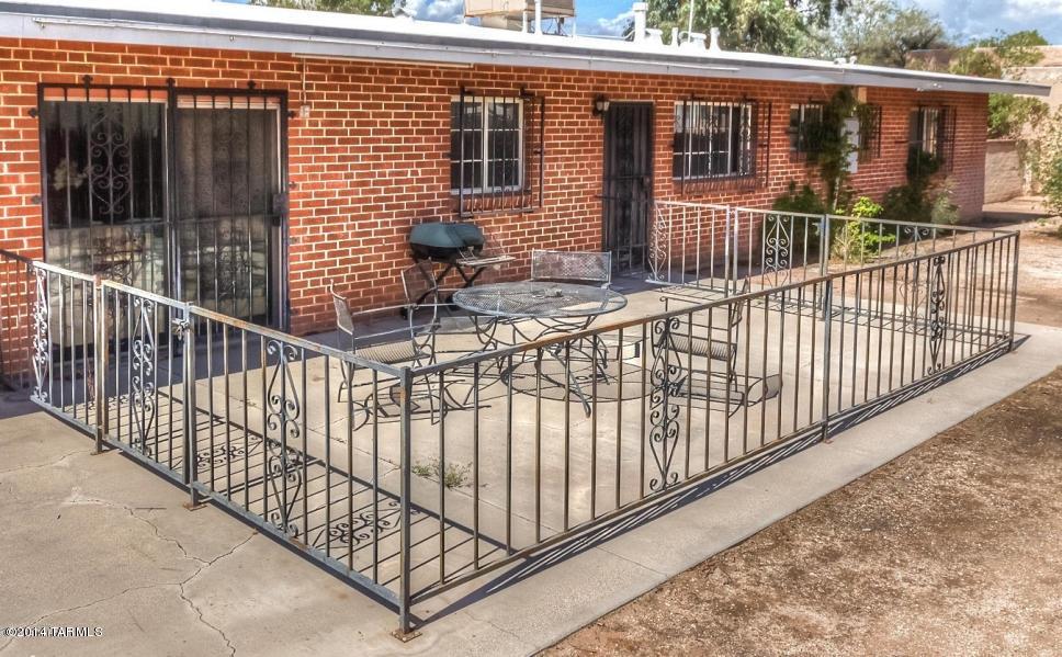 1310 E Lester Street