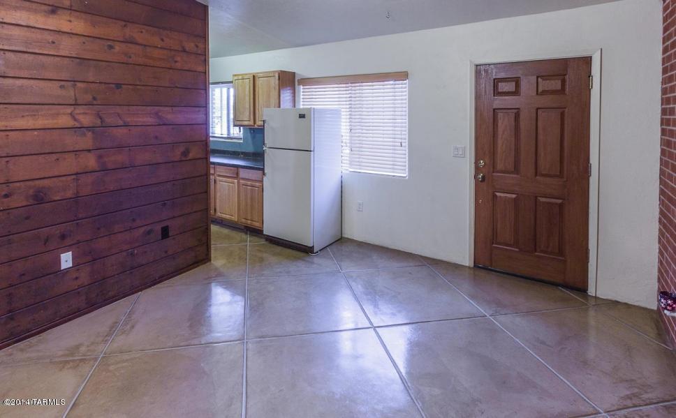 1310 E Lester Street