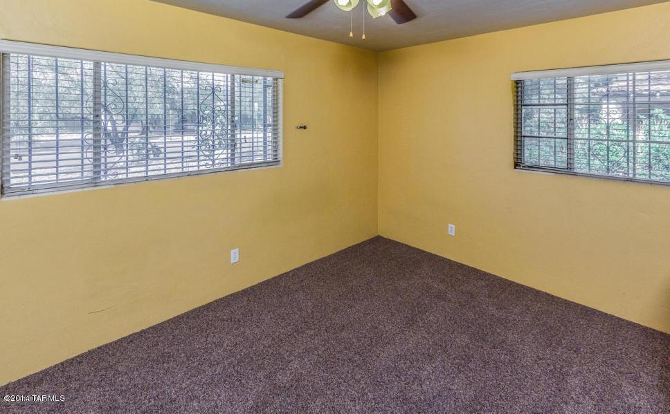 1310 E Lester Street