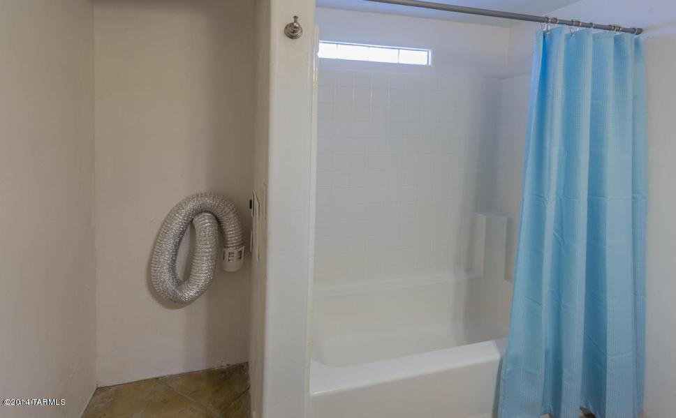 1310 E Lester Street