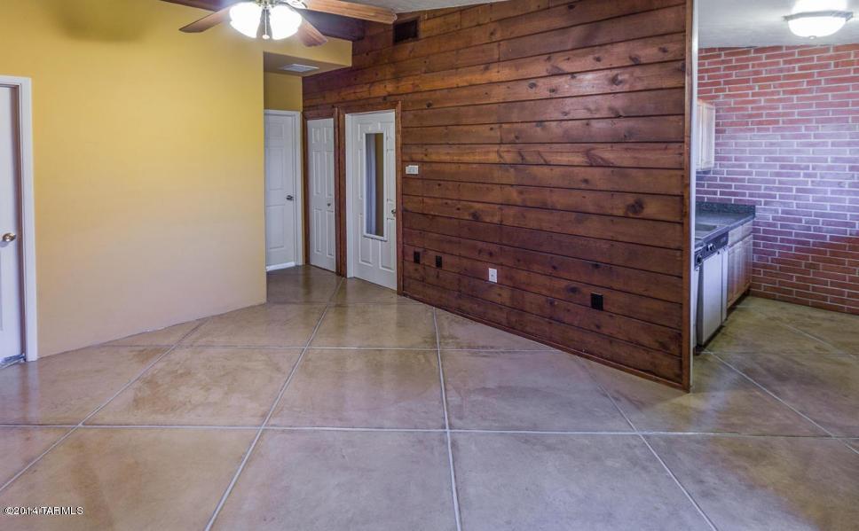 1310 E Lester Street