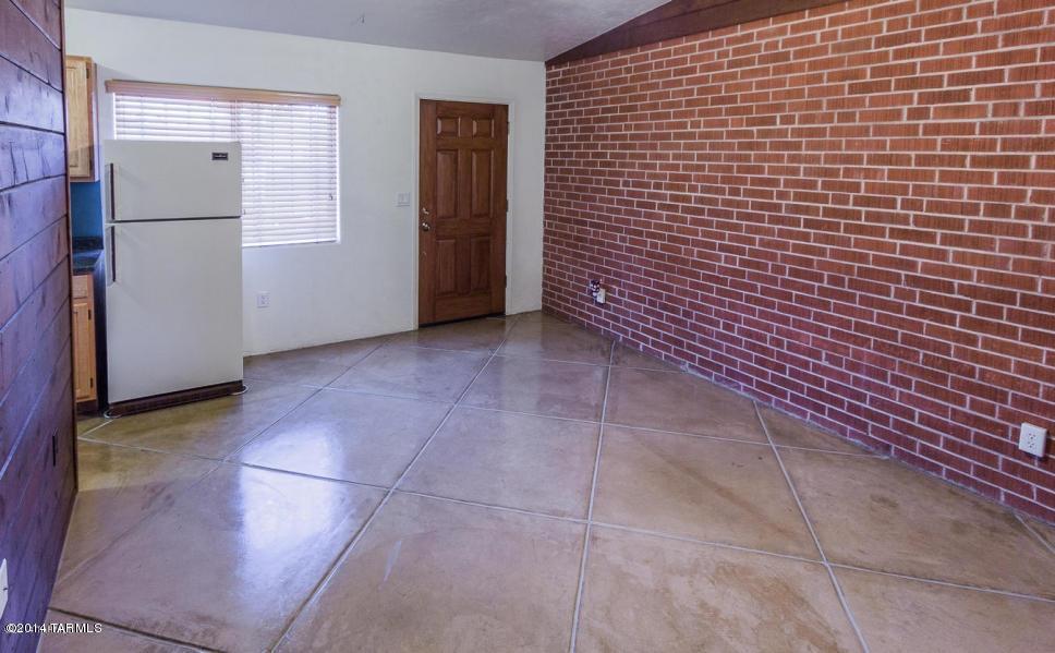 1310 E Lester Street