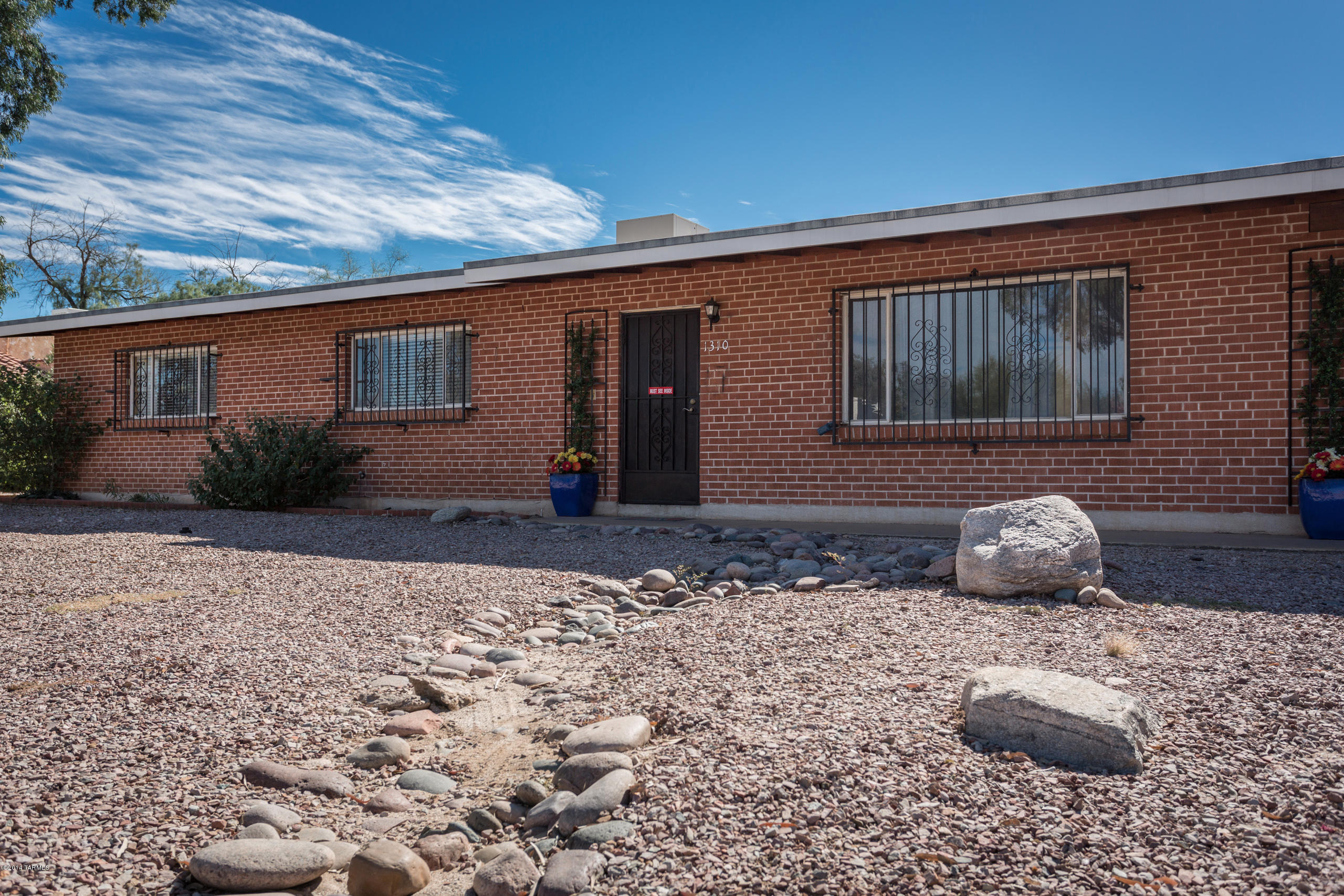 1310 E Lester Street