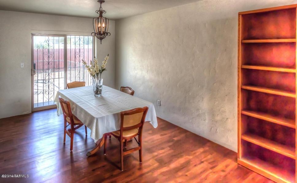 1310 E Lester Street