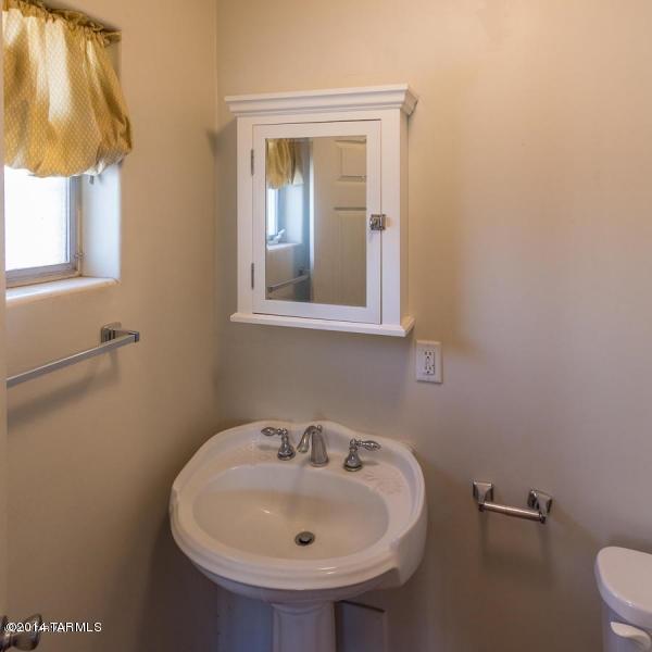 1310 E Lester Street