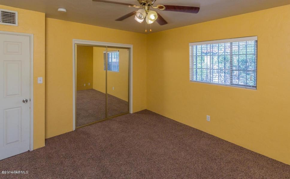 1310 E Lester Street