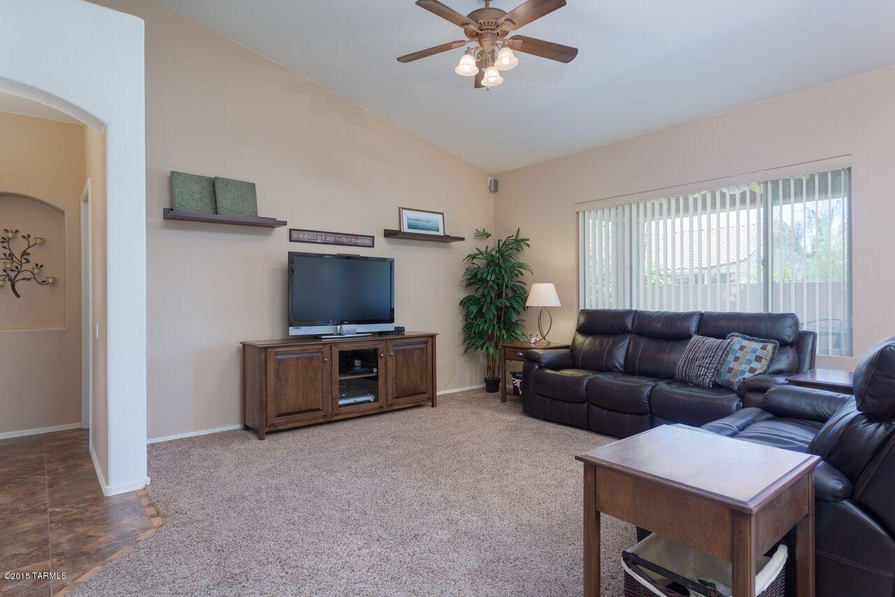 9931 N Blue Crossing Way