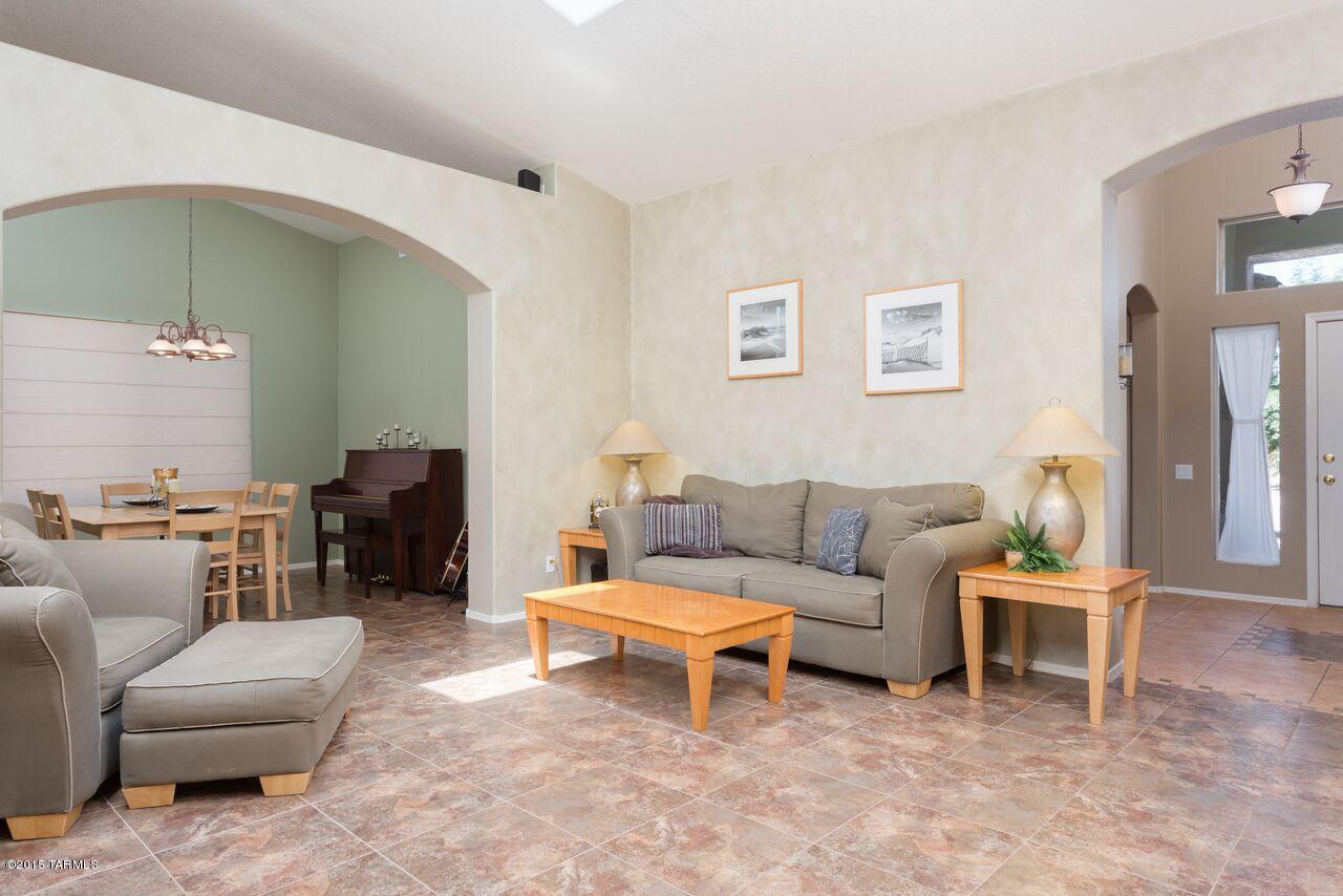 9931 N Blue Crossing Way