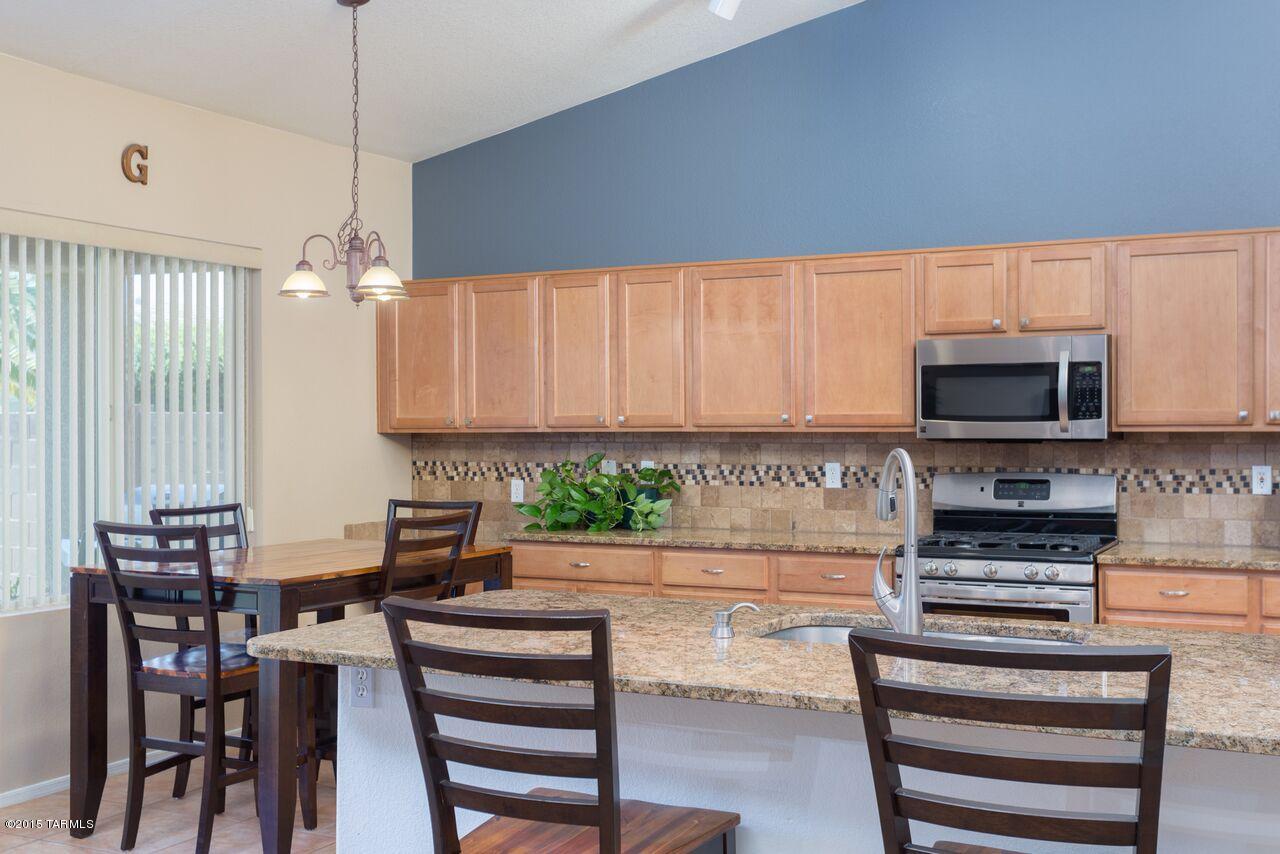 9931 N Blue Crossing Way