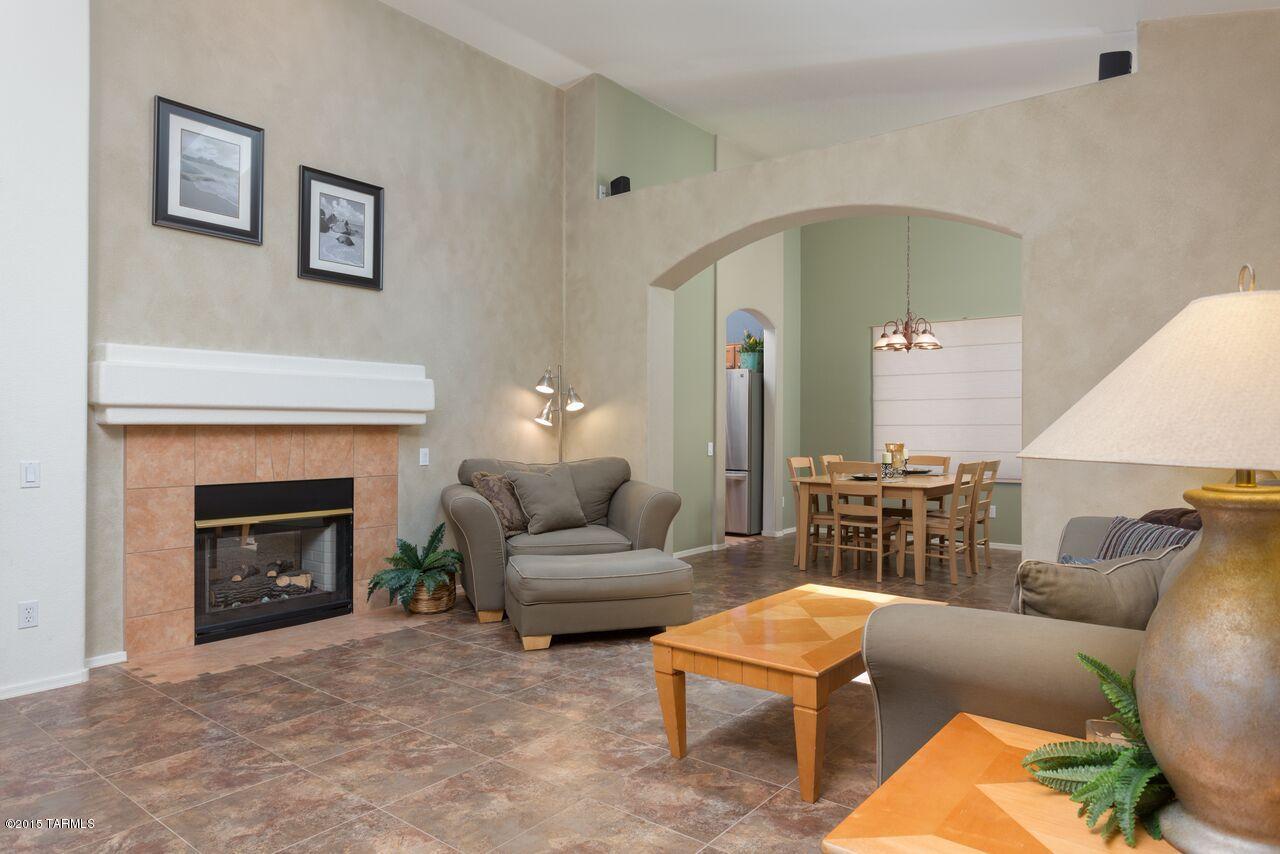 9931 N Blue Crossing Way