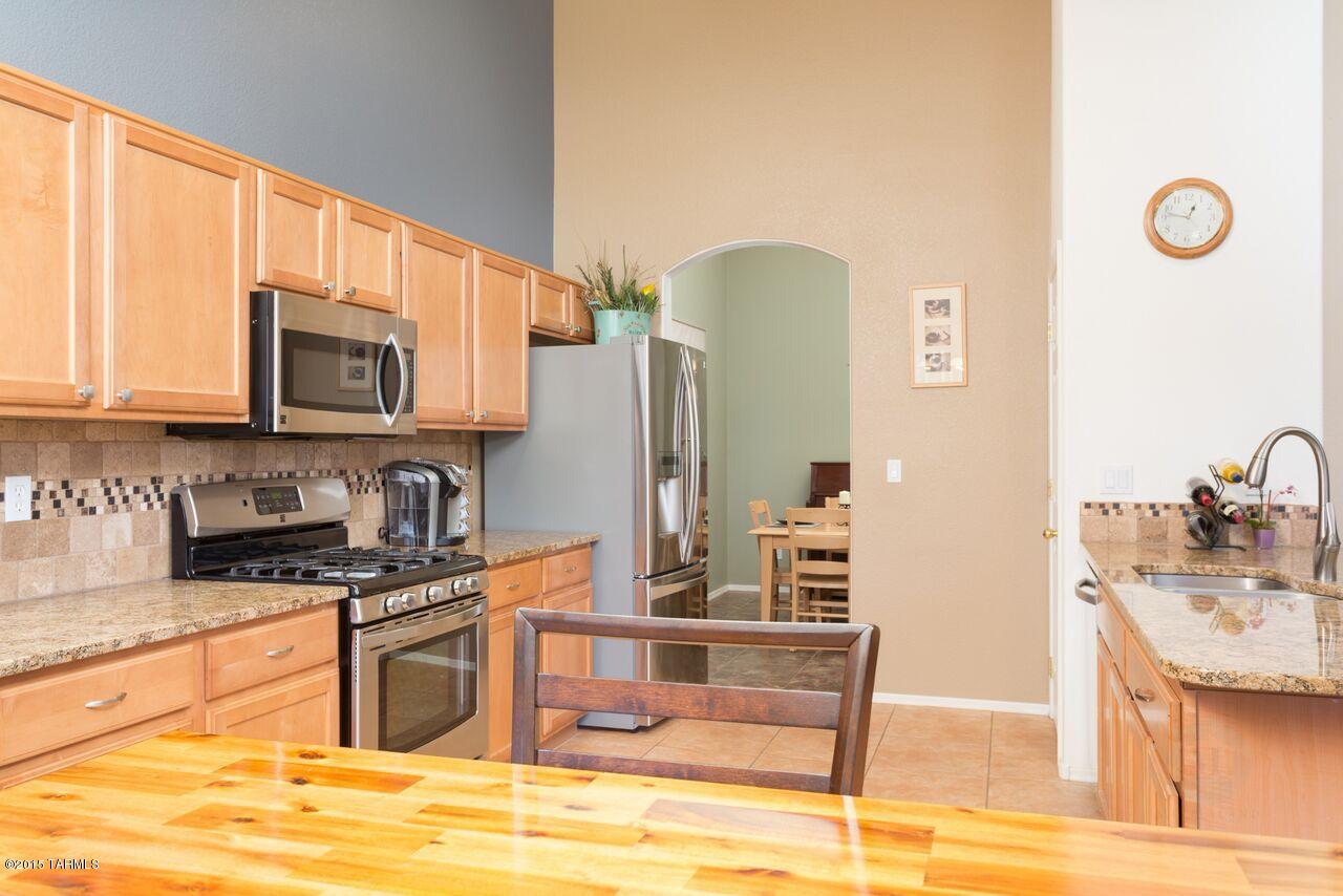 9931 N Blue Crossing Way