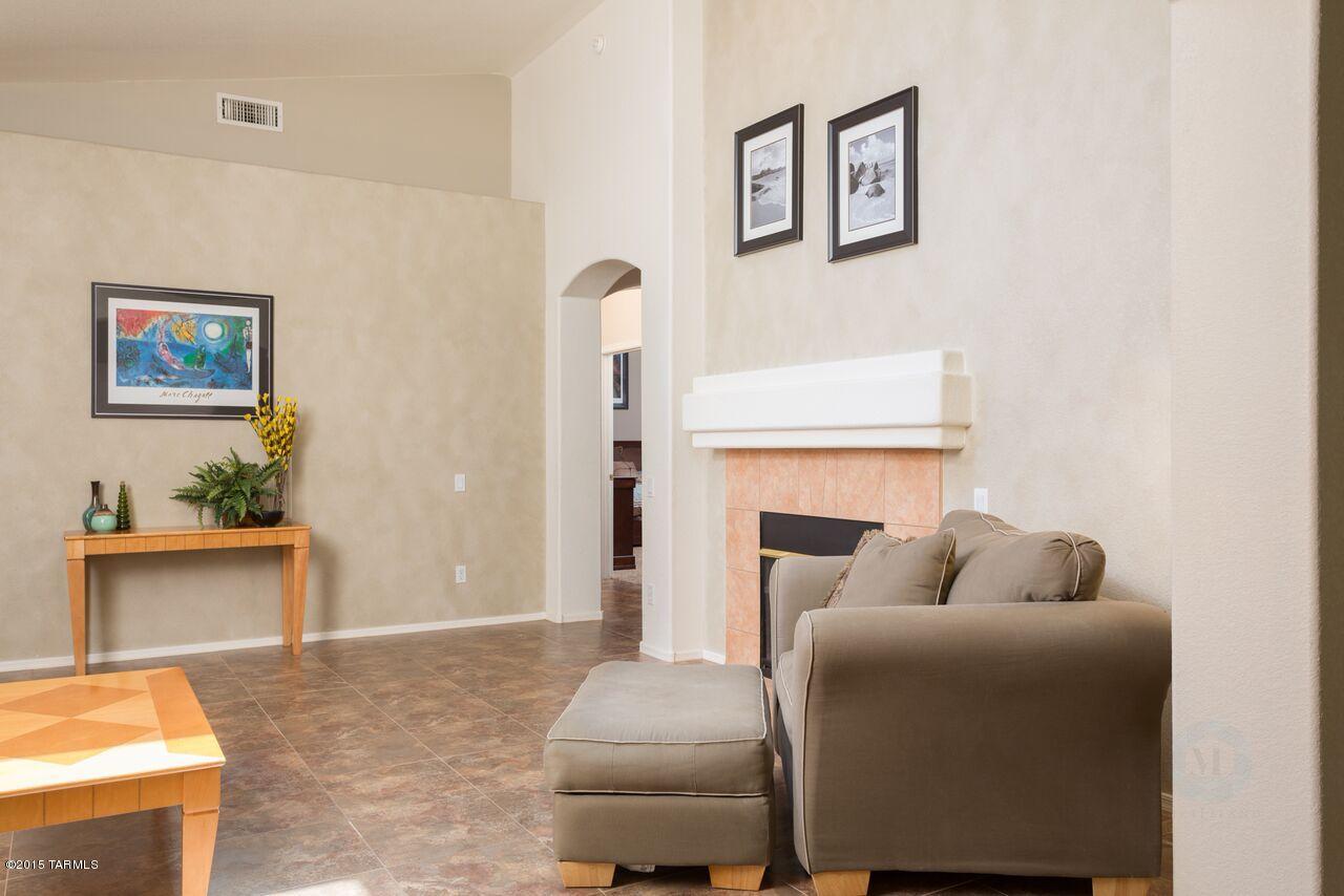 9931 N Blue Crossing Way