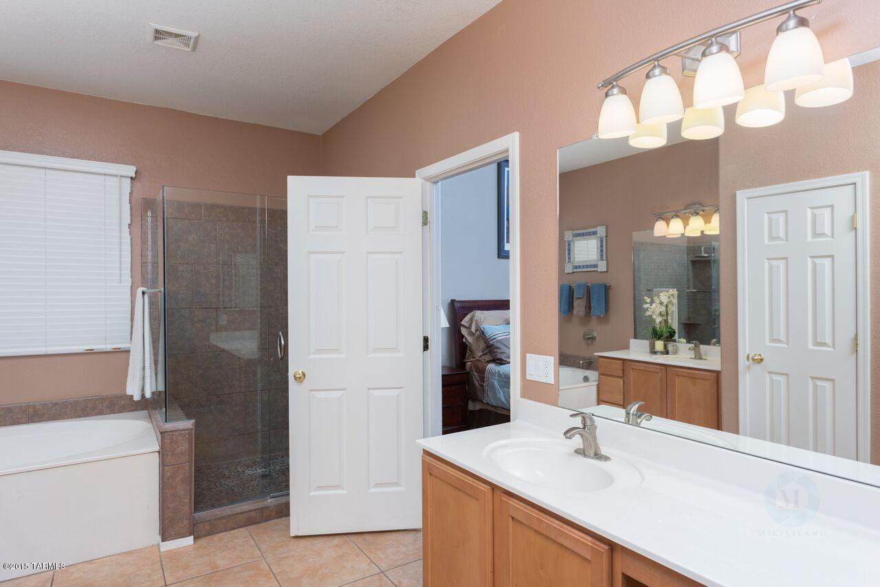 9931 N Blue Crossing Way