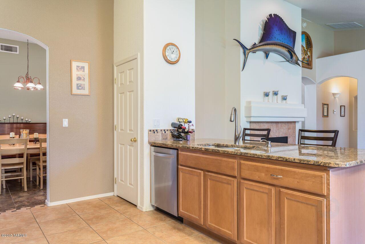 9931 N Blue Crossing Way