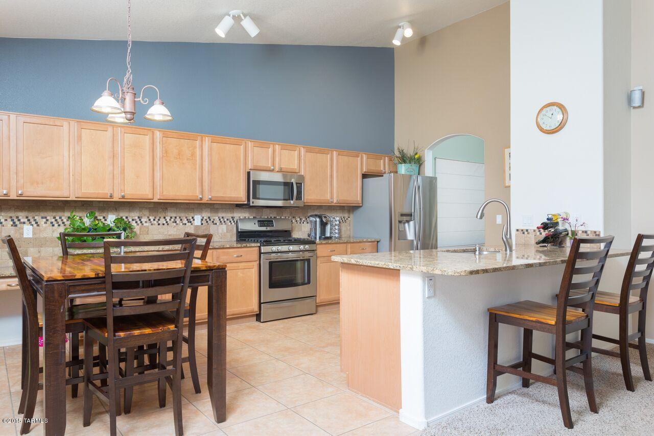 9931 N Blue Crossing Way