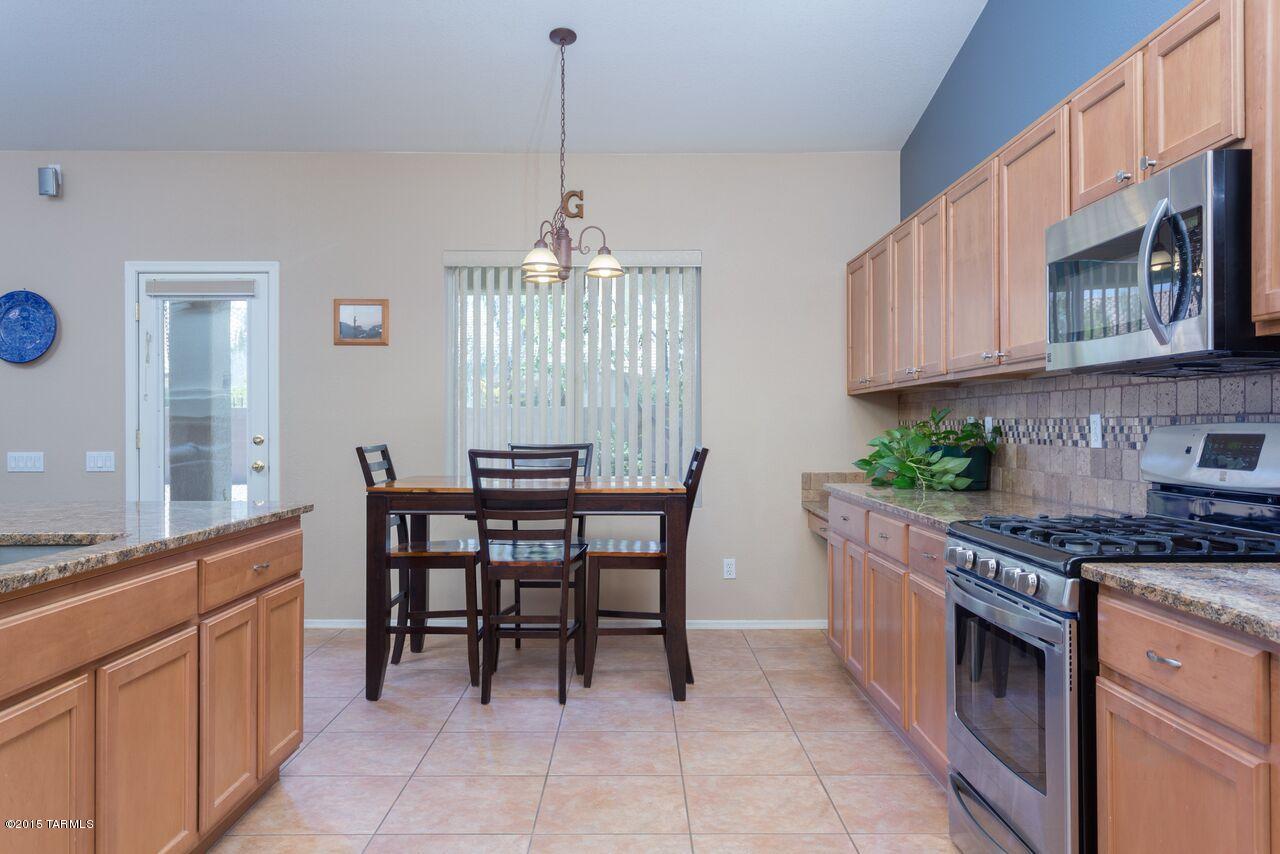 9931 N Blue Crossing Way