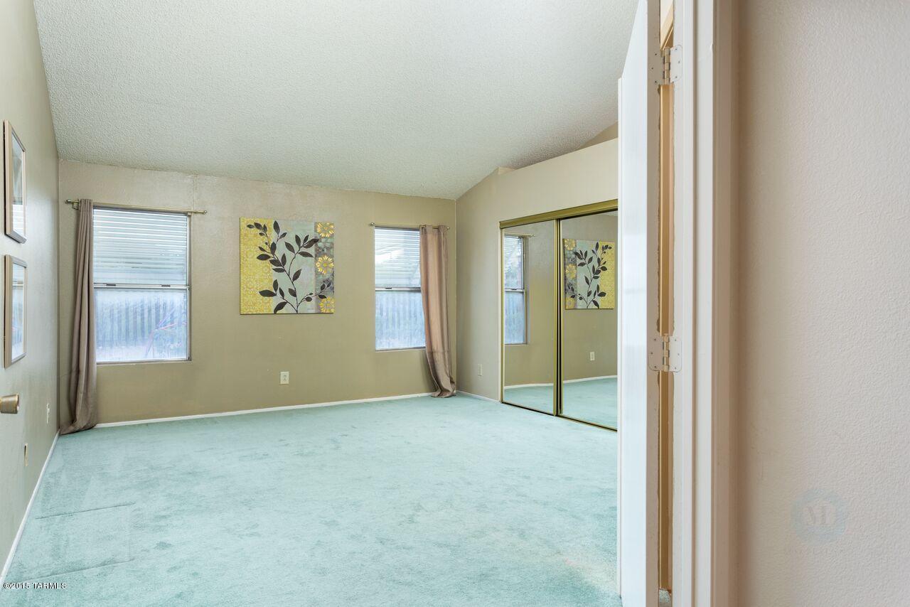 2871 W Goldfield Drive