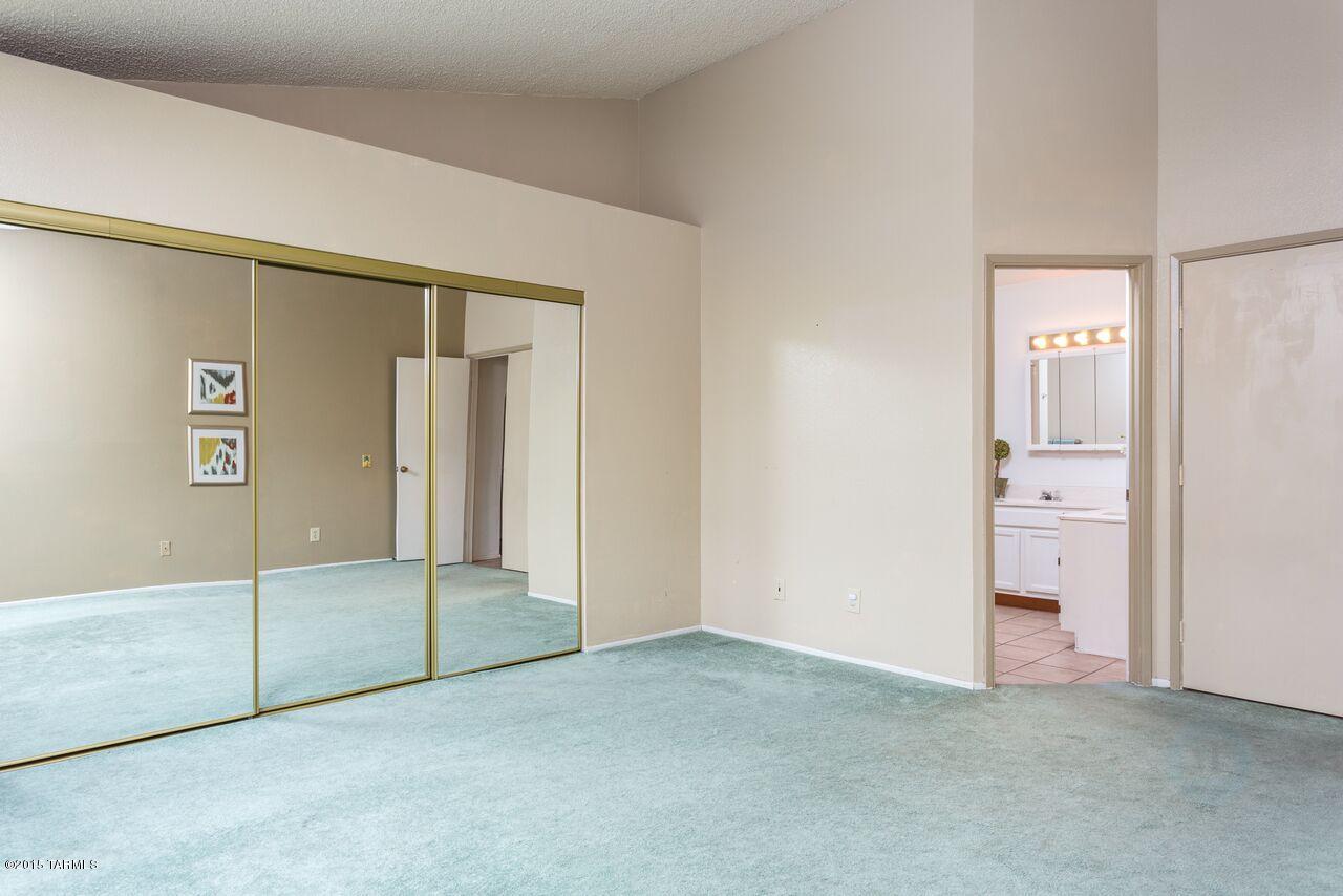 2871 W Goldfield Drive