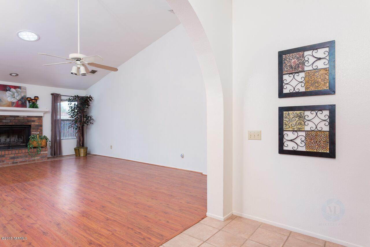 2871 W Goldfield Drive